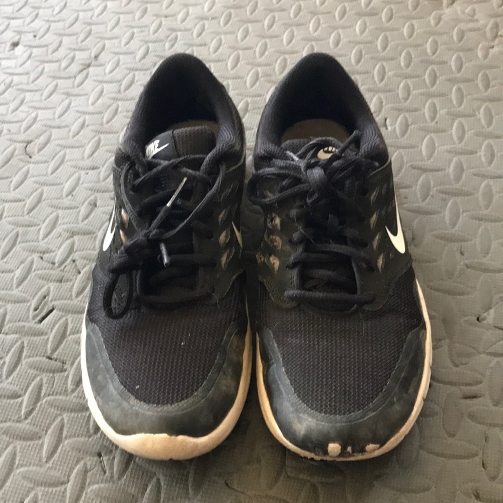 Black nike sneakers